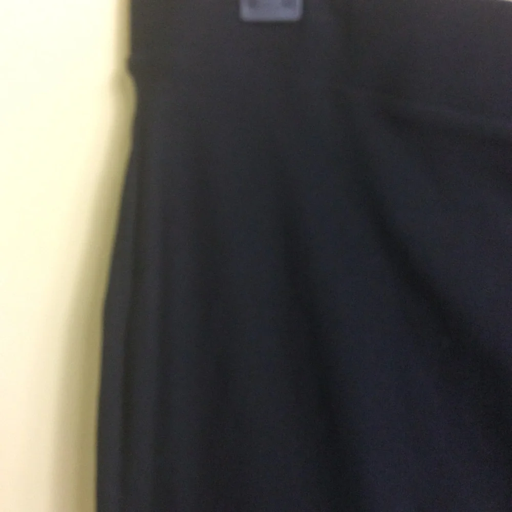 Torrid 3 black stretch ponte pull one skirt. 3X.